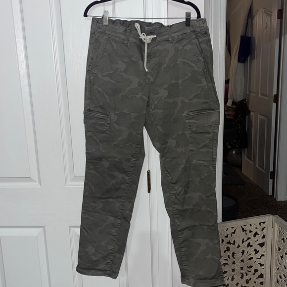 Torrid green camo weekend straight cargo pants Size 1 (14-16) - Picture 4 of 10
